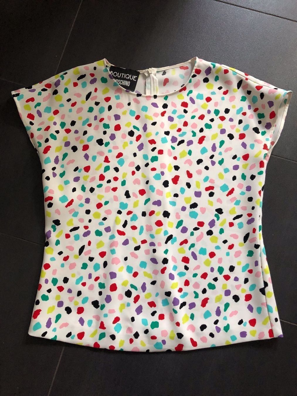 Moschino Top: Boutique Moschino Top – Nuovo (secondo la descrizione) da Unterseen venduto da amj_zz7j