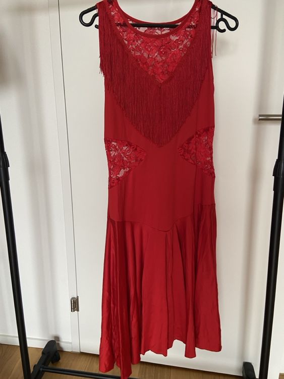 Rotes Kleid Mit Spitze