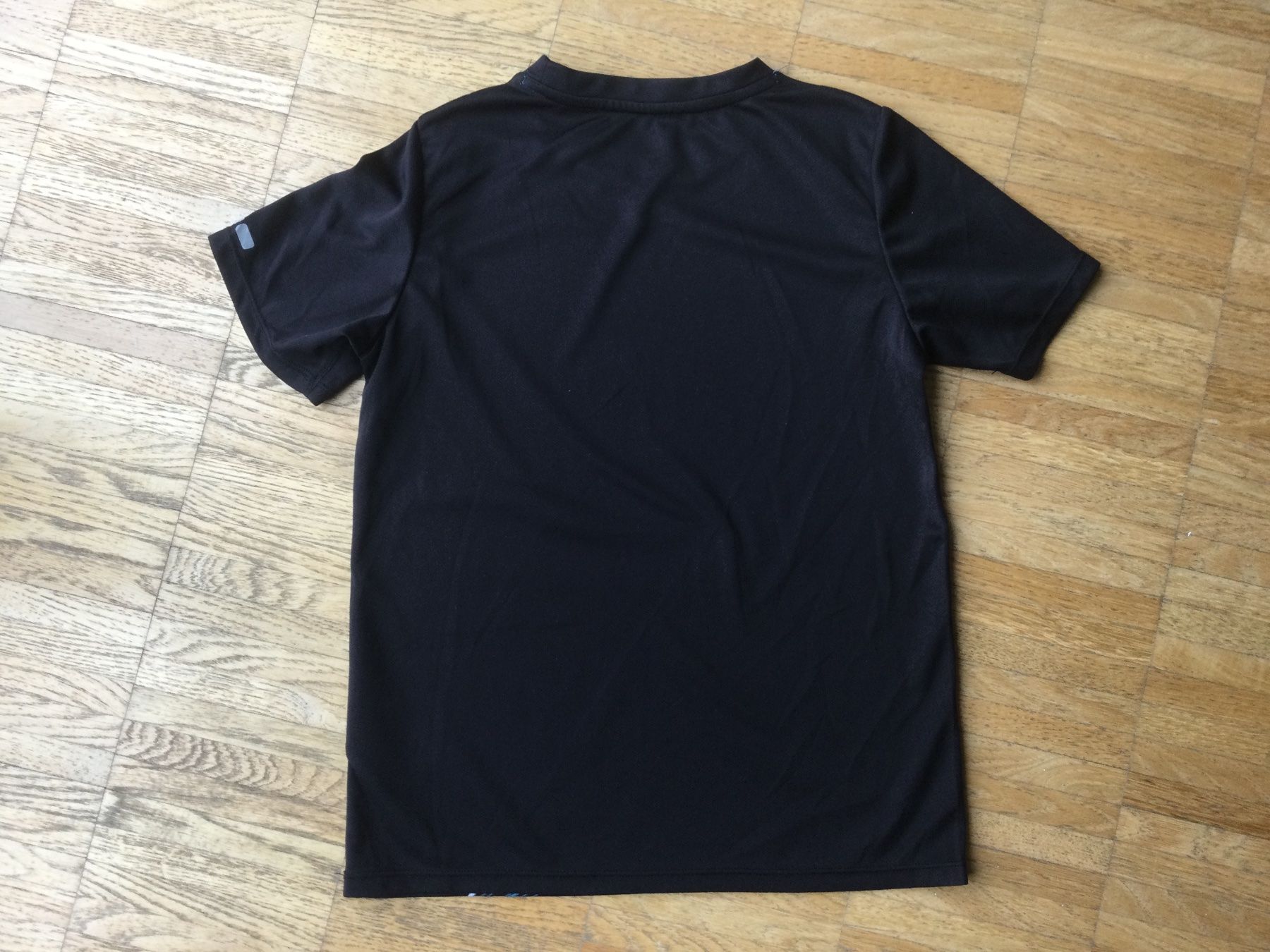 H&M Camicie, T-shirt & Polo: Kinder Sport Top, Gr. 134-140 – Usato da Zürich venduto da ShadowVorlon 1