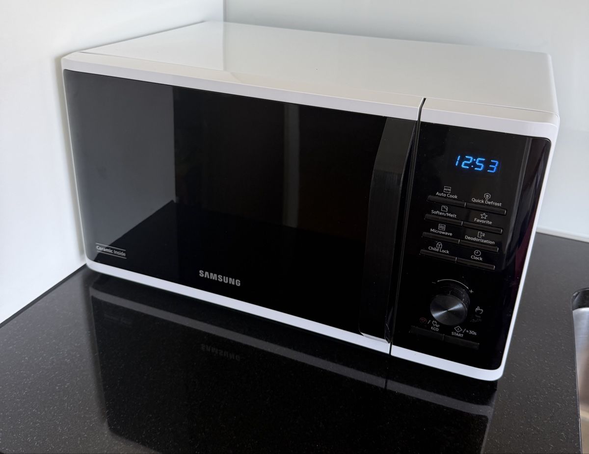 Samsung Backöfen: Samsung Mikrowelle – Gebraucht aus Kriens von waedu1965