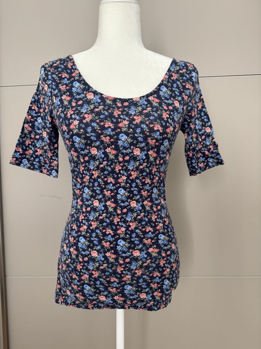 H&M T-shirt: Hm long t-shirt size s cotton – Usato da Vesenaz venduto da nat_mq8l