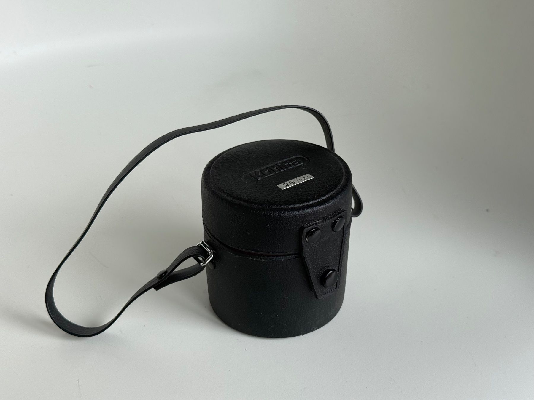 Konica Obiettivi: Konica 28mm F3.5 Hexanon Weitwinkel-Objektiv inkl. Köcher – Usato da Zürich venduto da Loeffel81zh 4