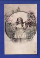 ENFANT - Jeune fille et fleurs