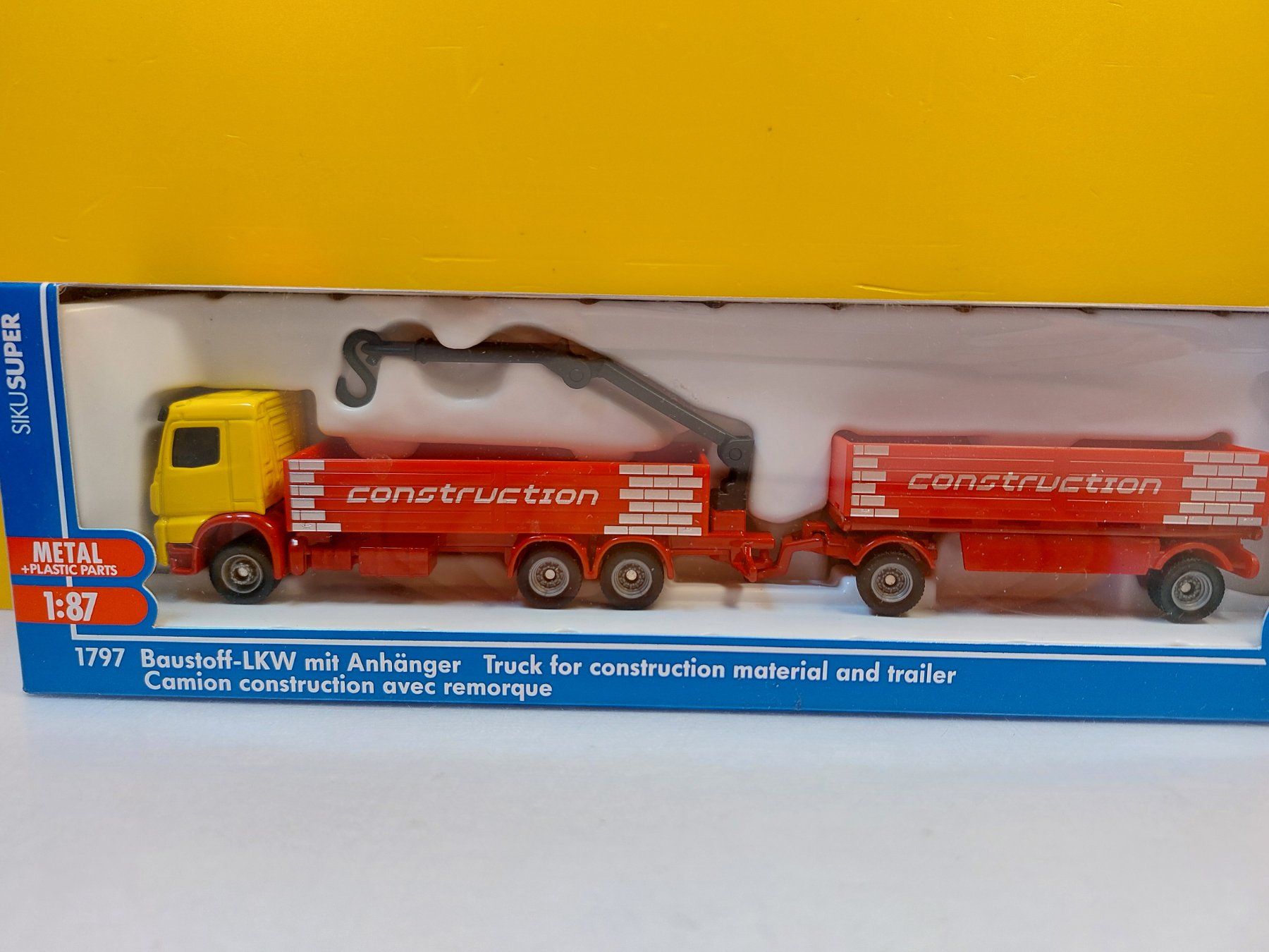 SIKU 1797 Baustoff - LKW mit Anhänger NEU (Nuovo e nell