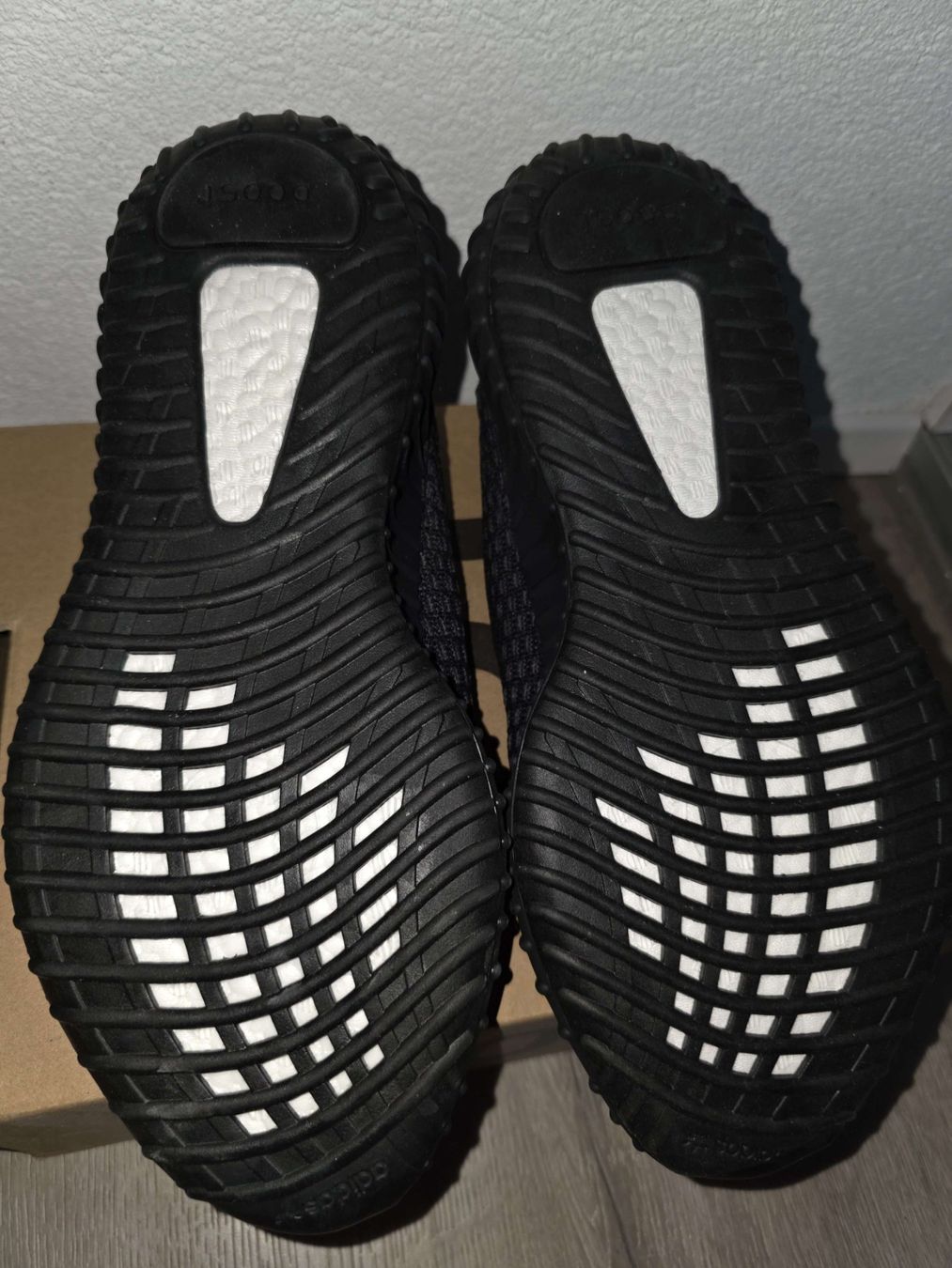 Adidas Herrenschuhe: ADIDAS YEEZY BOOST 350 V2 – Neu und originalverpackt aus Neuhausen von ste_7b6n 1
