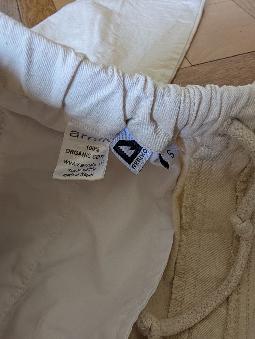 Pantaloni: Arniko Stoffhose Grösse S beige – Usato da Zürich venduto da Hedkandi 4