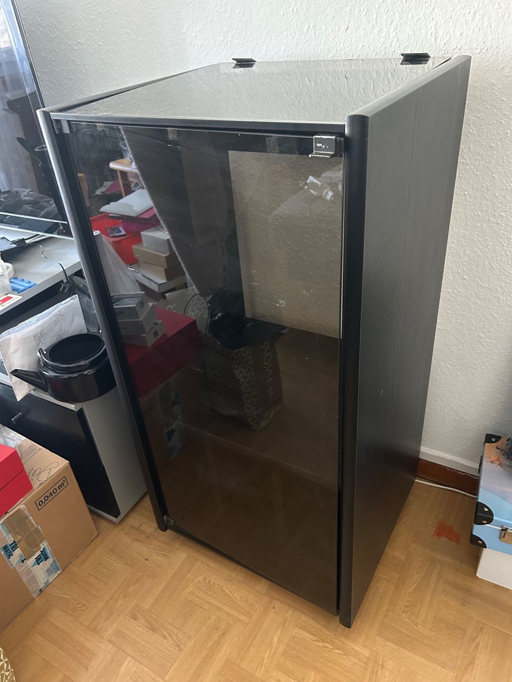 Vetrine: Meuble vitrine noir élégant, parfait pour des cd – Usato da La Chaux-de-Fonds venduto da cor_r67m 1