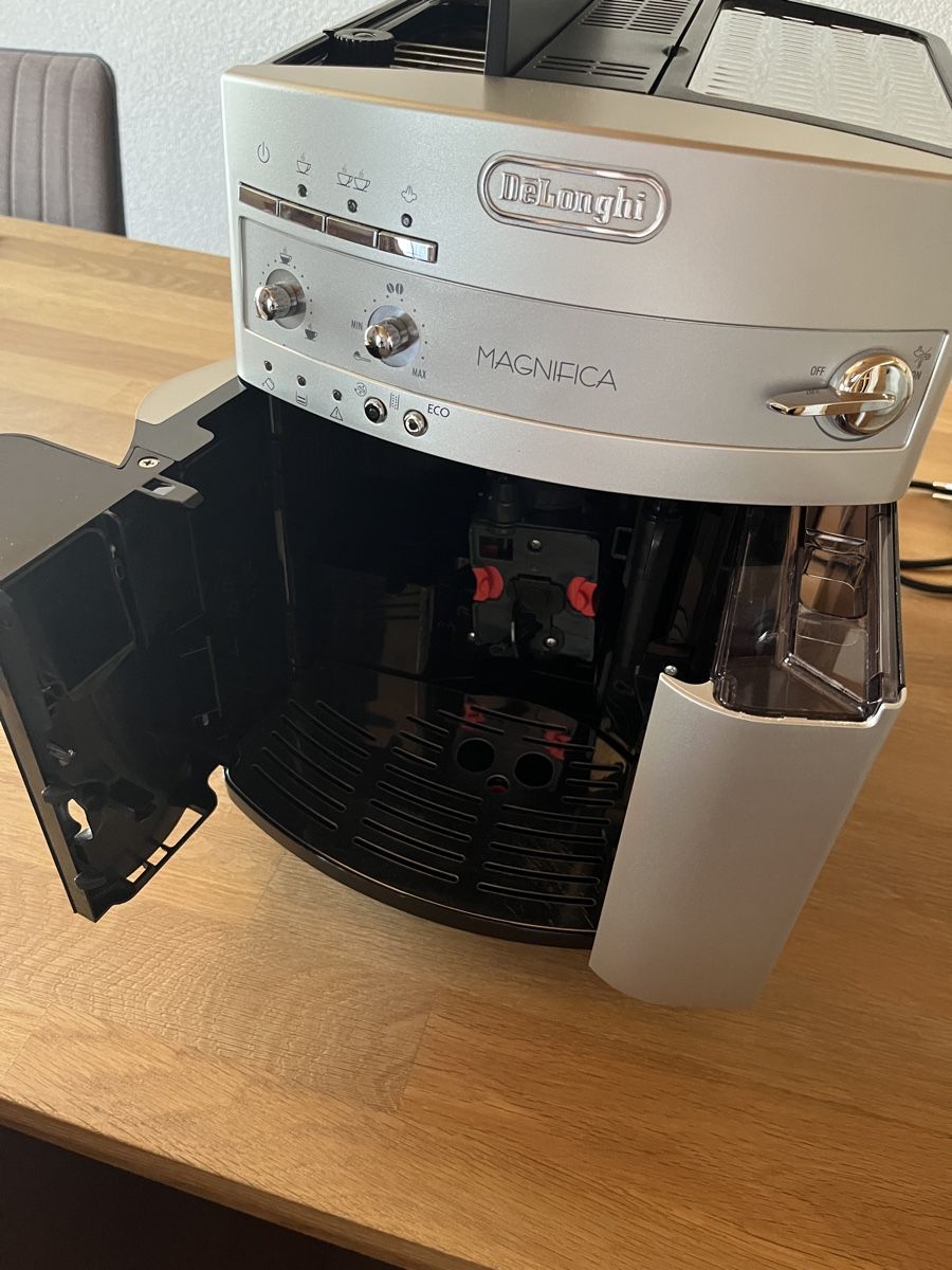 De'Longhi Kaffeemaschinen & Espressomaschinen: Kaffeevollautomat DeLonghi Magnifica silber – Gebraucht aus Sagogn von Crefli 2