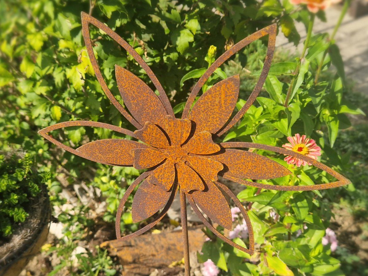 Tutte le decorazioni: Rostblume Gartenstecker Edelrost 113cm – Nuovo e nell'imballaggio originale da Matzendorf venduto da Gartendeko-Shop