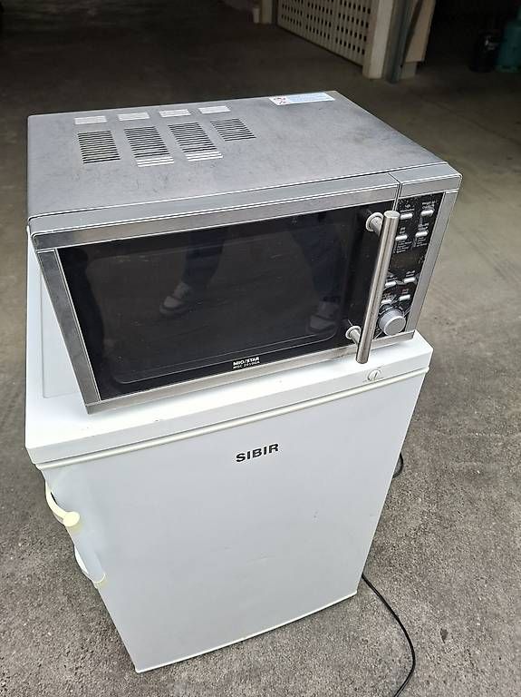 Elettrodomestici da cucina: Mikrowelle mit schutzfolie auf dem Display – Usato da Diessenhofen venduto da mkjw