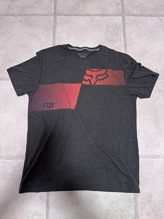 Fox T-shirt: Fox T-Shirt  dunkelgrau – Usato da Thierachern venduto da pelati86