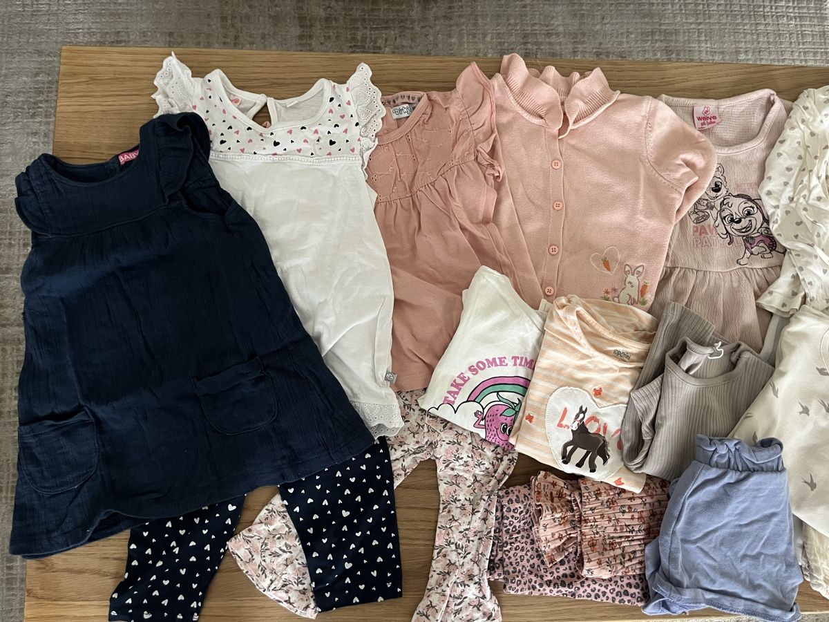 Lotti & Set di vestiti: Kleiderpaket Mädchen >25-teilig Gr. 86/92 – Usato da Balgach venduto da RianaT 2
