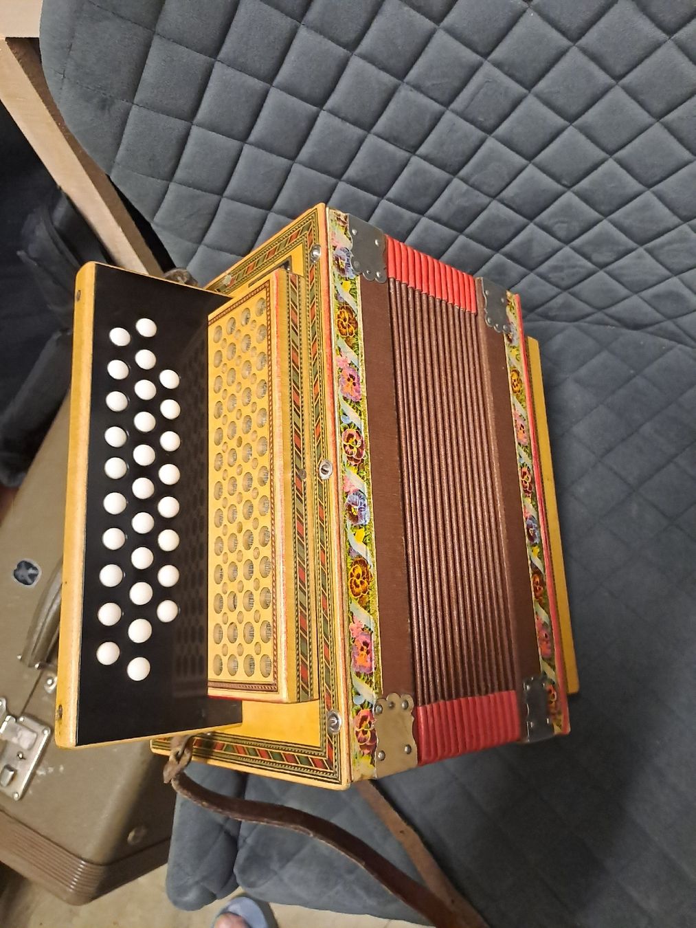 Instruments de musique: 18 basses iten orgeli – D'occasion à Villeneuve par BibiVintage 9