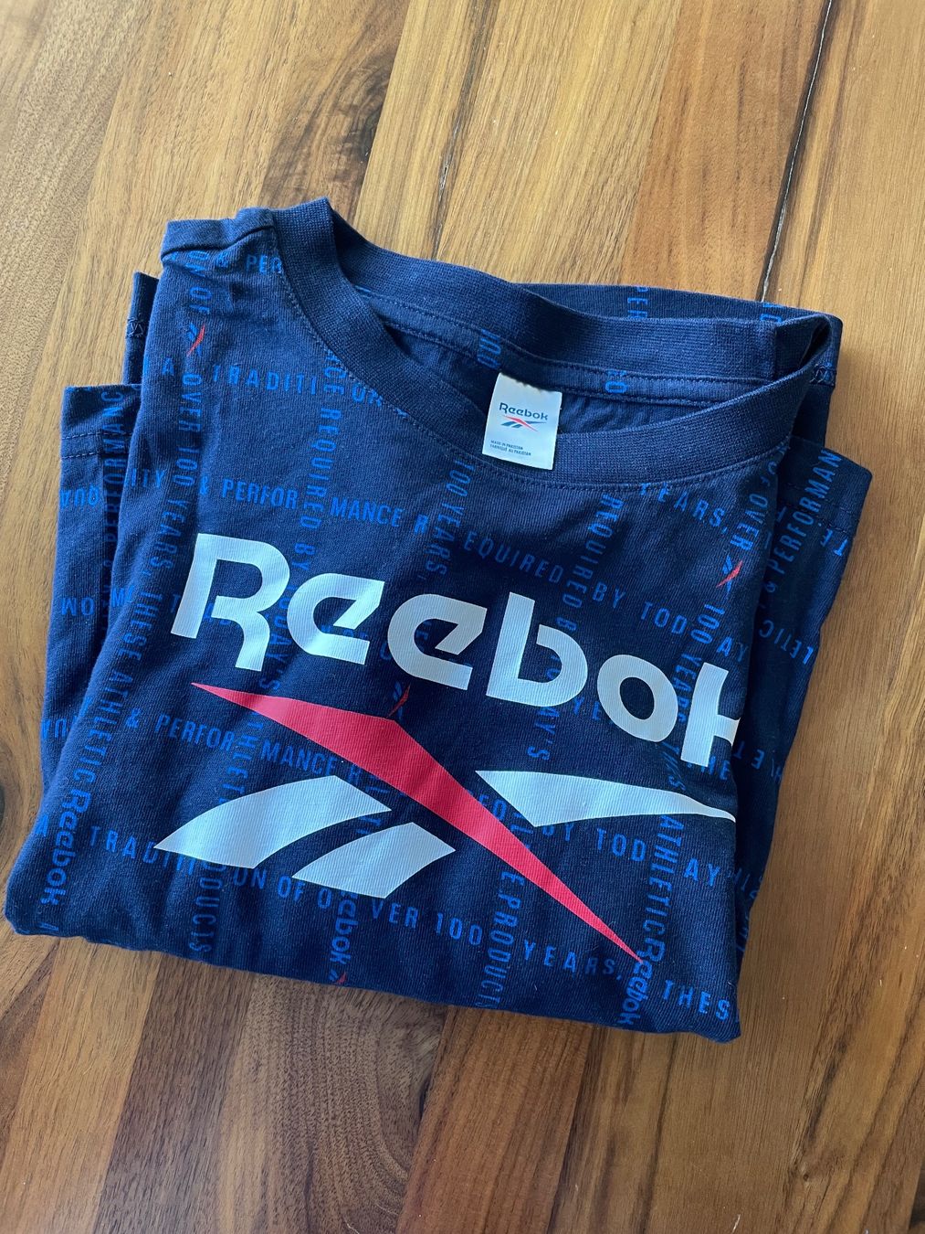Reebok T-shirt: Shirt Reebok – Usato da Au ZH venduto da Lacocoon