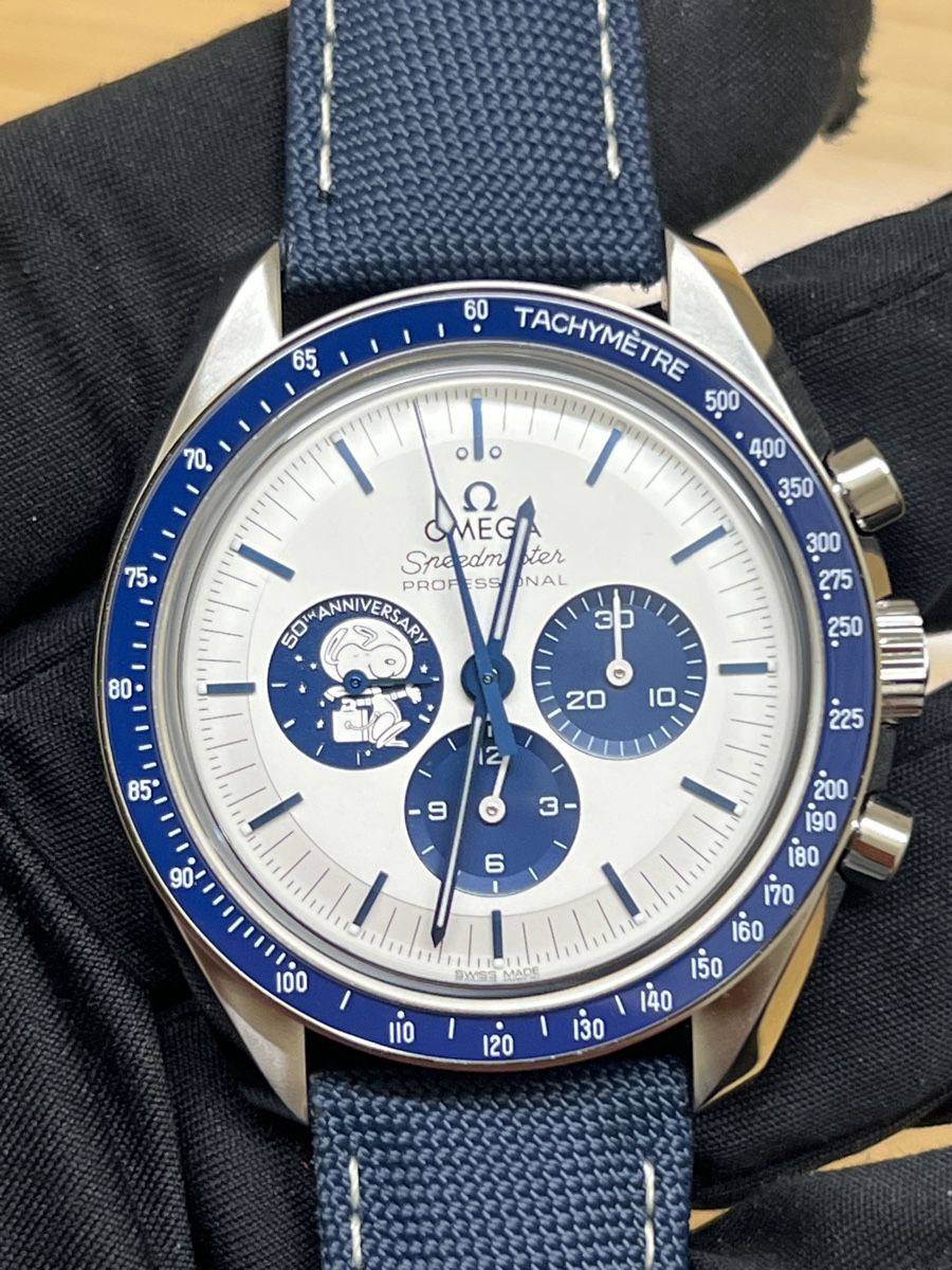 Omega Orologi: Omega Speedmaster Snoopy 50 ans – Nuovo e nell'imballaggio originale da Grand-Lancy venduto da Zephyr.26 7