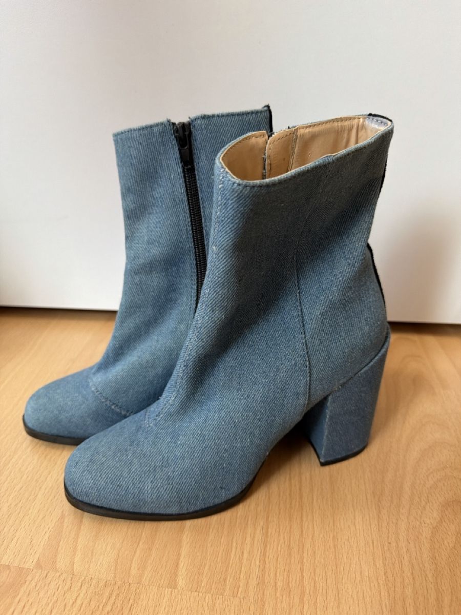 Chaussures femmes: Coole Damen Stifel im Jeans-Look – D'occasion à Dagmersellen par SabrinaZu