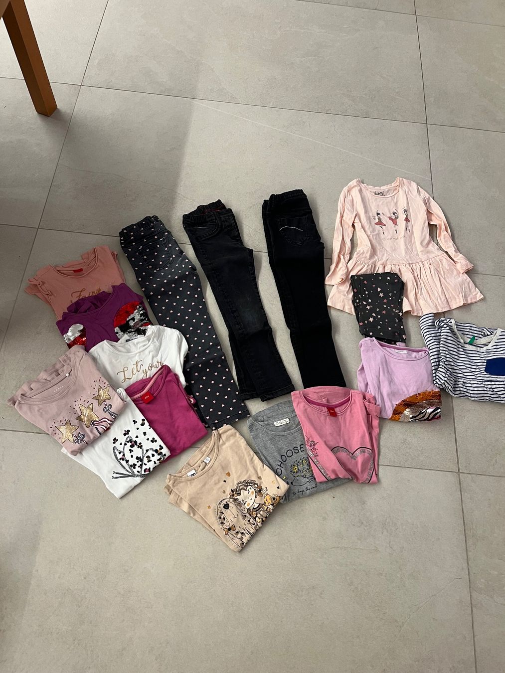 Lotti & Set di vestiti: Kleiderpaket Mädchen Grösse 116 – Usato da Giubiasco venduto da martellino78