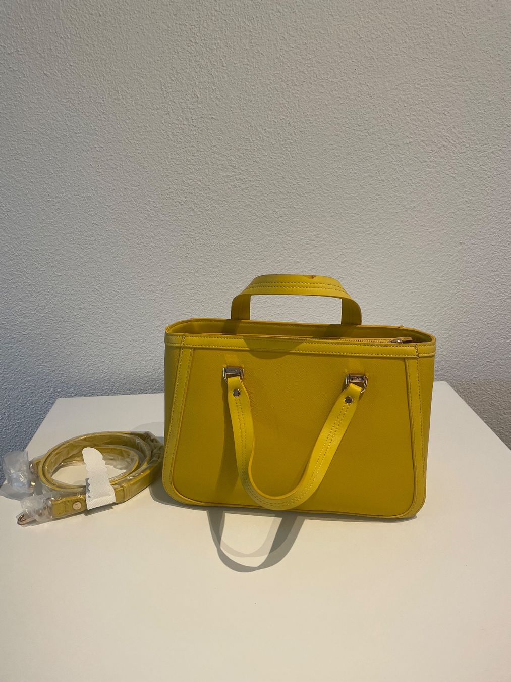 Liu Jo Borse: Borsa Liu Jo gialla – Nuovo (secondo la descrizione) da Ascona venduto da lau_ks5p