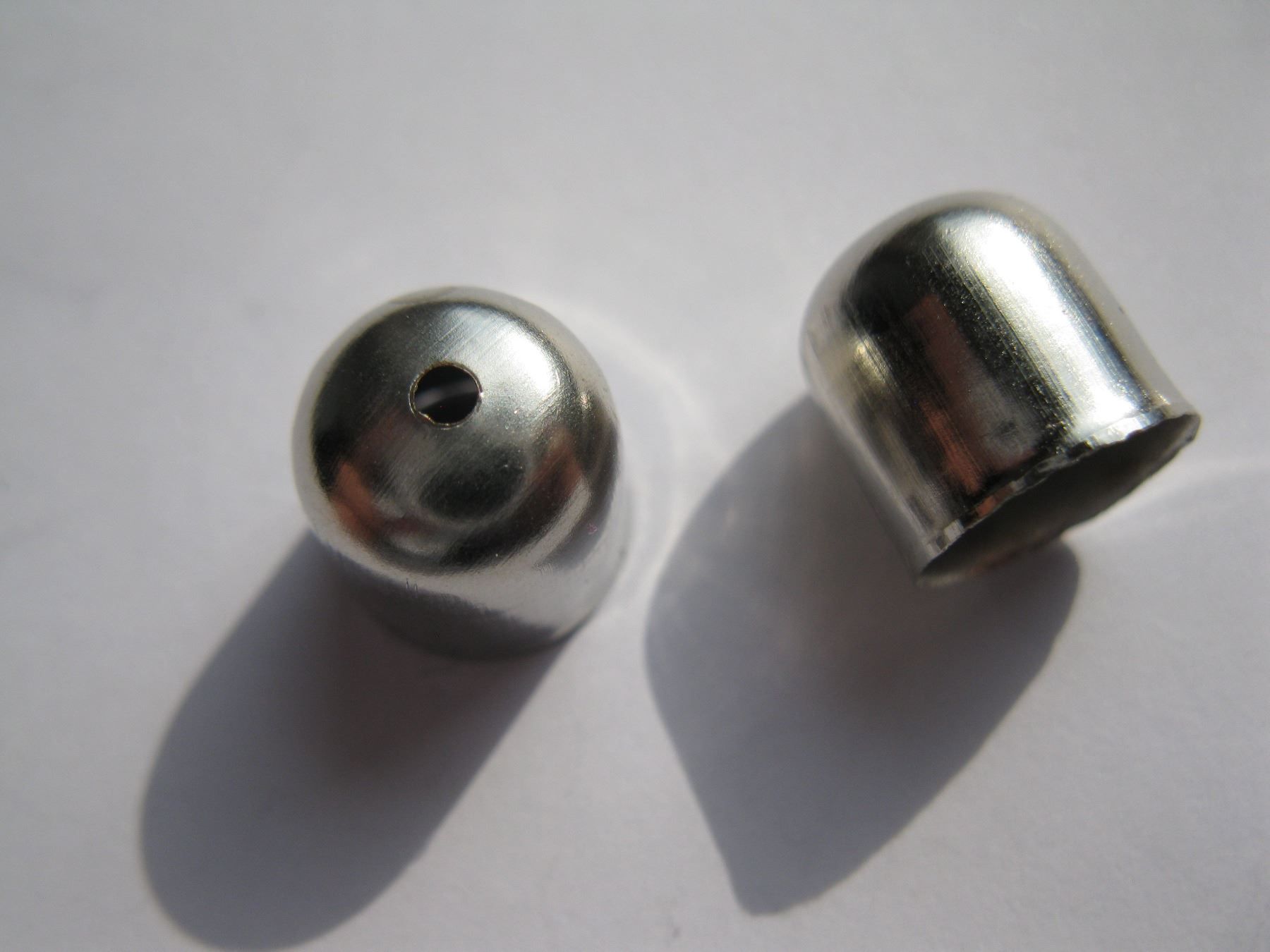 Perle (finte): 10 Endkappen, Endteil, Verschlussteil gross, 10mm – Nuovo e nell'imballaggio originale da St. Margarethen TG venduto da LuanaKa 1