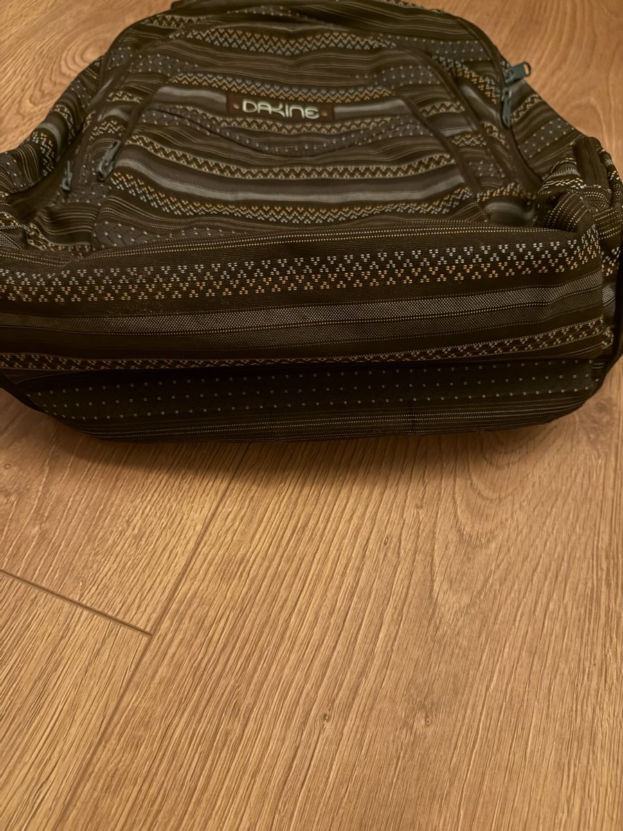 Dakine Zaini: Rucksack DAKINE mit Muster – Usato da Bolligen venduto da lee_orange 2