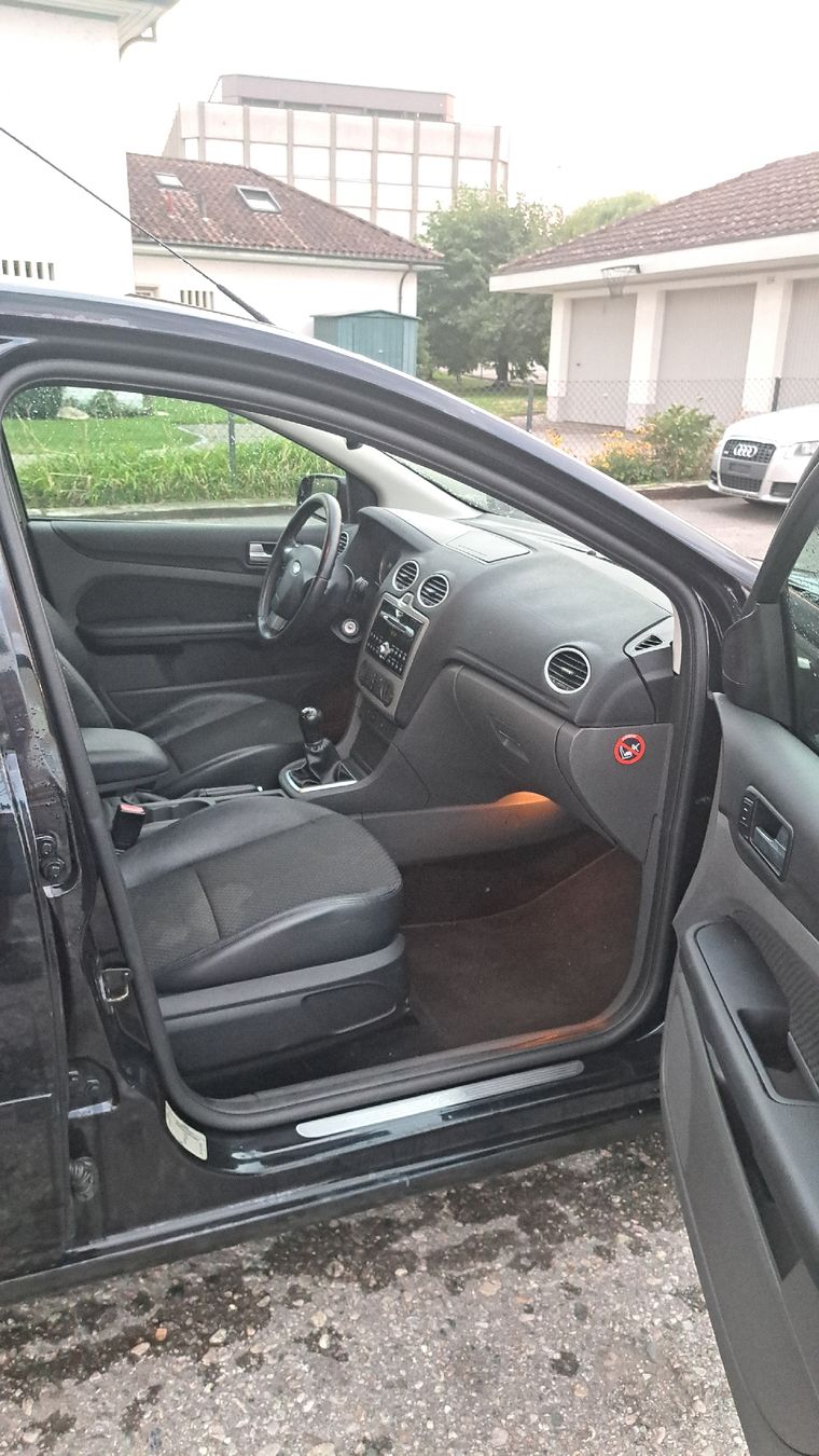 Ford Automobili: Ford Focus 2.0i – Usato da Oberriet SG venduto da joe_rfb5 5