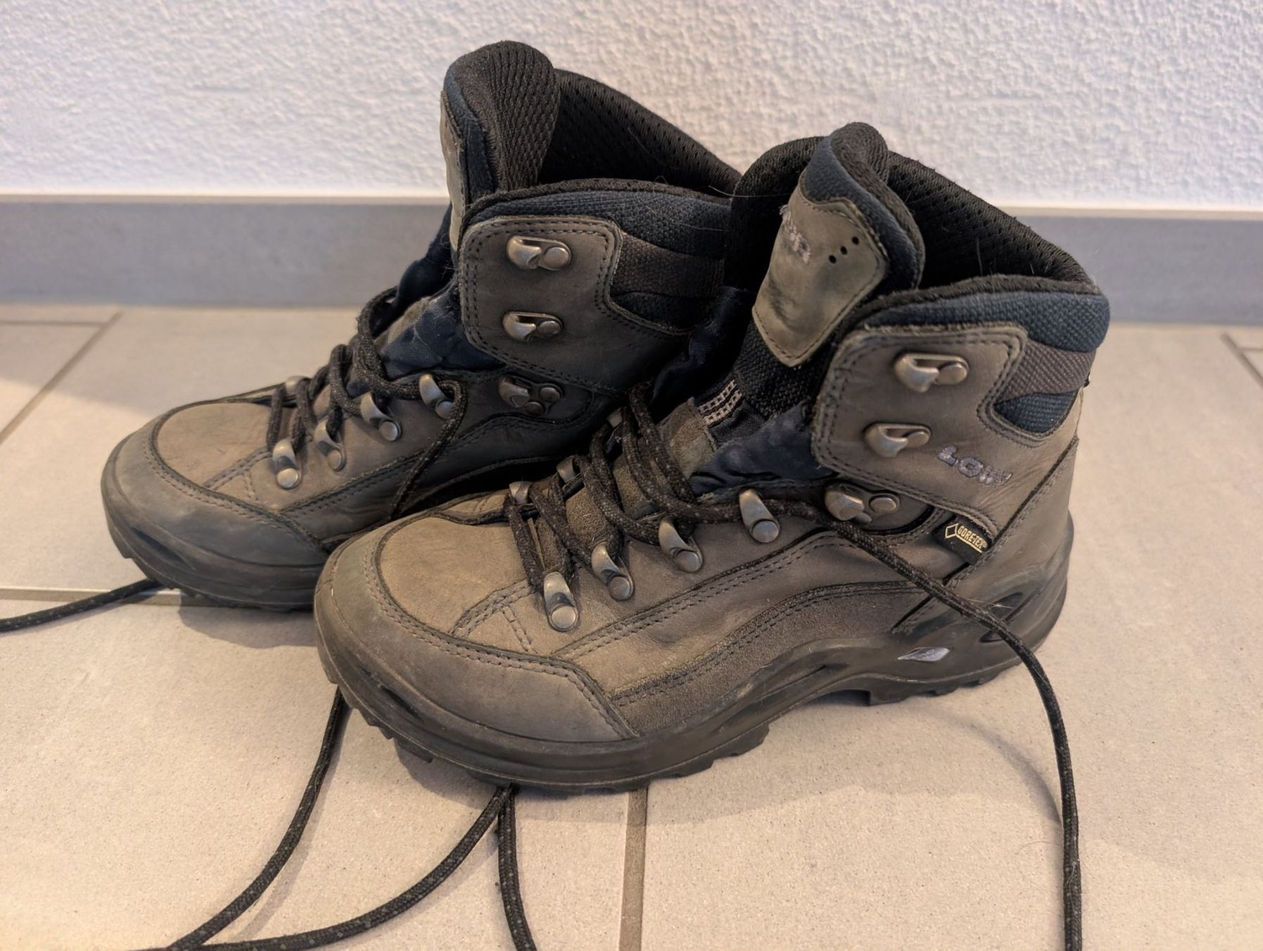 Lowa Scarpe per ragazzi: *** Wanderschuhe "LOWA" in Kindergrösse *** – Usato da Wollerau venduto da R3D3X3