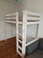 Hochbett weiss mit Lattenrost und Matratze