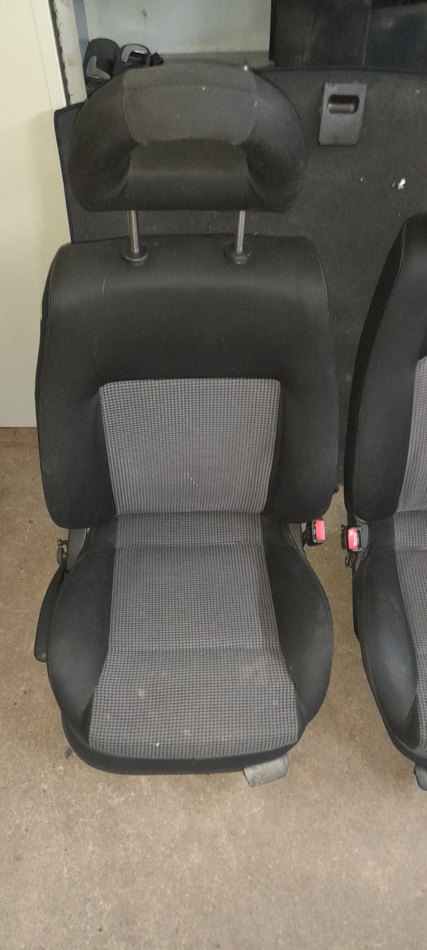 Tutti pezzi di ricambio auto: Sitzgarnitur VW Bora Limousine – Usato da Cham venduto da vento9 6