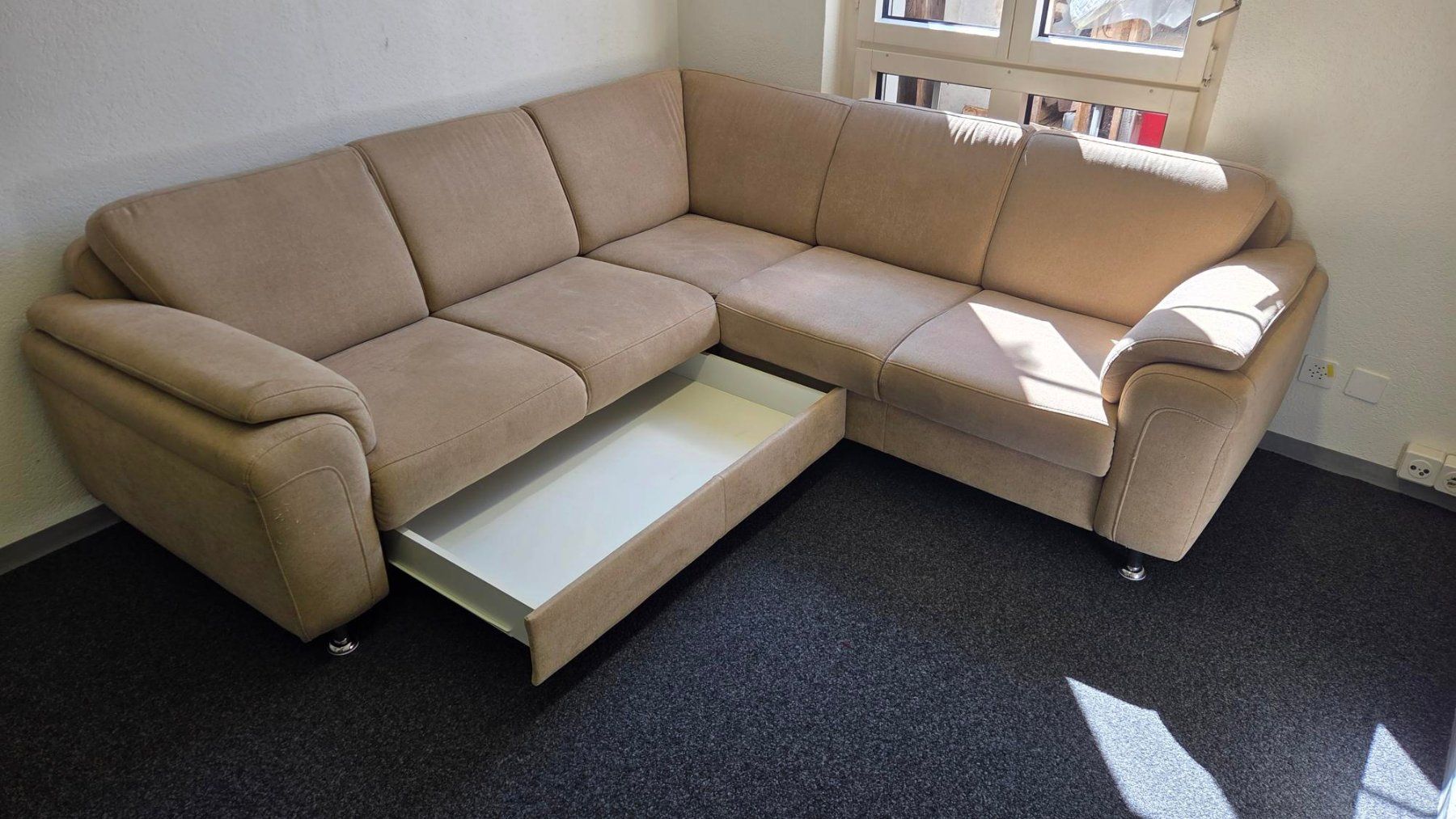Divani: Gemütliches Ecksofa mit Auszug – Usato da Regensdorf venduto da Beeker 1