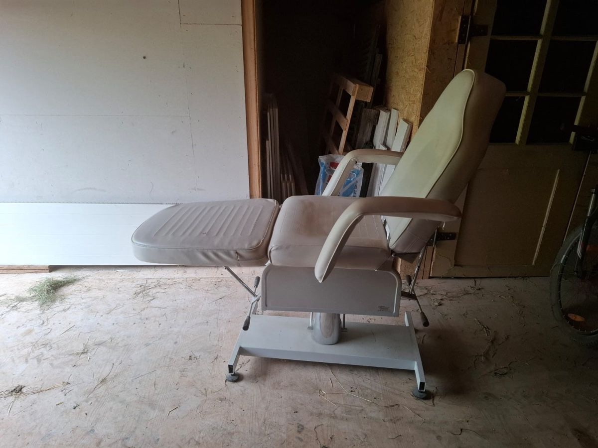 Kosmetik-& Massageliegen: Kosmetikliege – Gebraucht aus Arni BE von fatpipe74 1