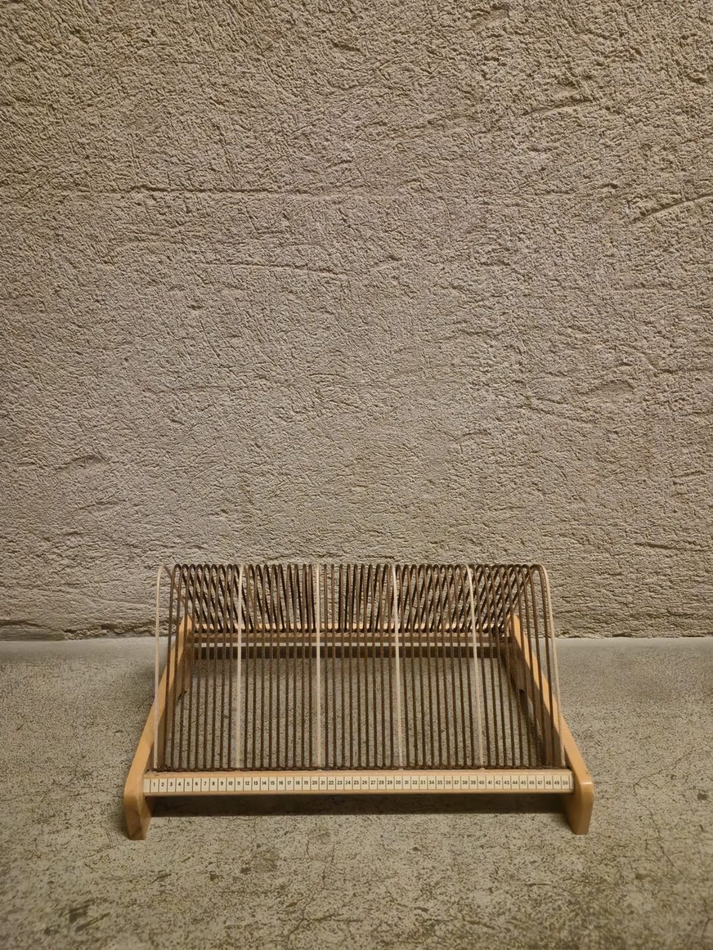 Supporti per strumenti musicali & leggii: Midcentury LP-Ständer / Vinyl Holder – Usato da Basel venduto da may_yh9y