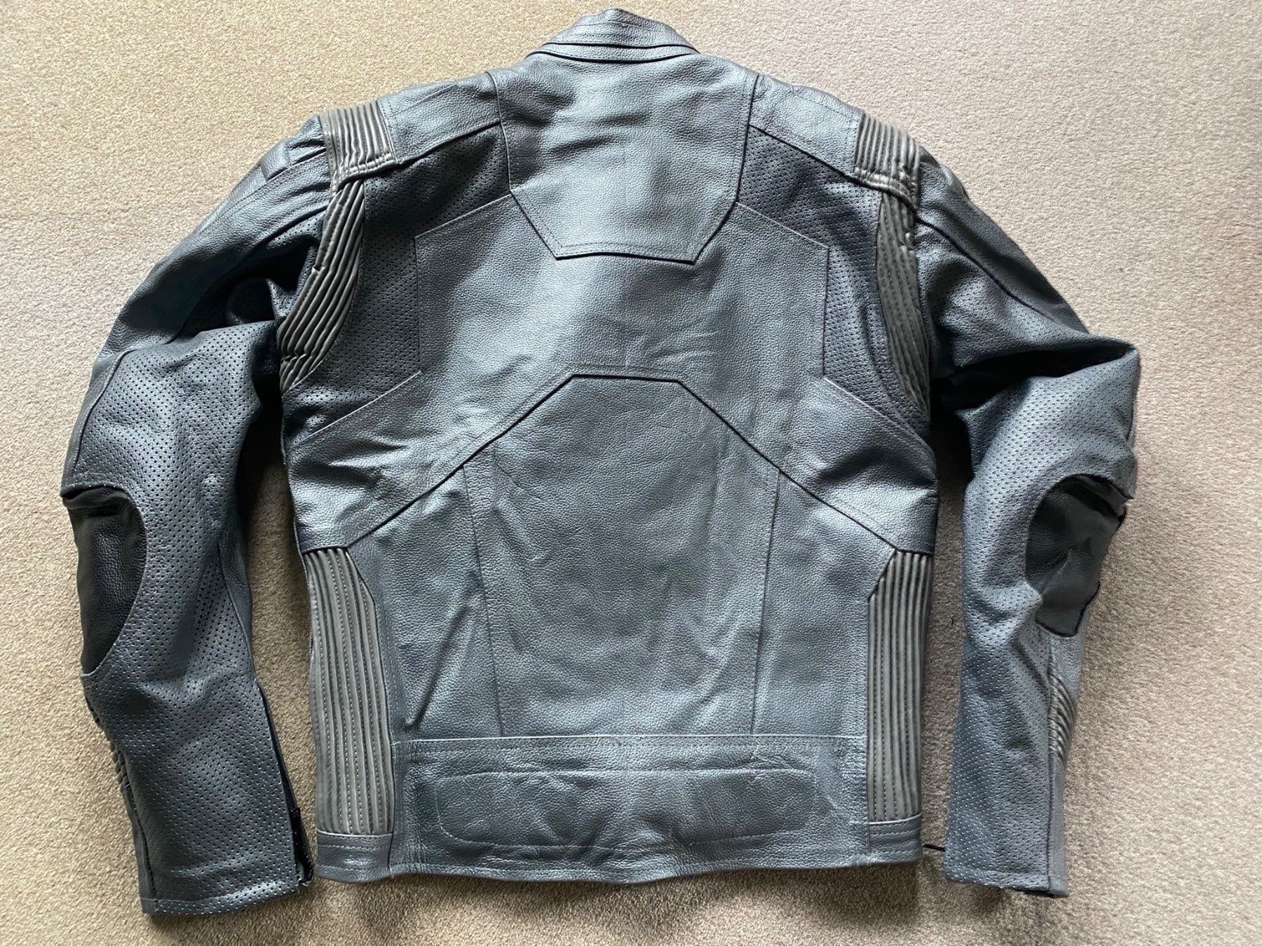 Jacken: Biker Lederjacke neu (Tom Cruise) – Neu (gemäss Beschreibung) aus Zollikon von into-the-west 1