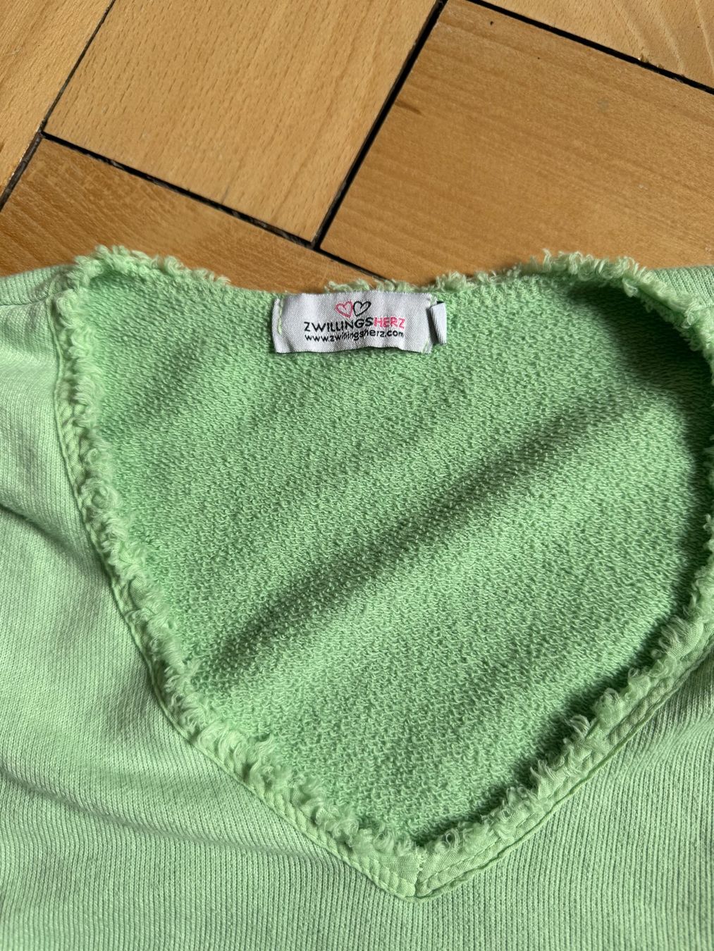 Pullover & Sweatshirts: ZWILLINGSHERZ - Sweatshirt hellgrün L/XL – Gebraucht aus Zürich von Diazaio 3