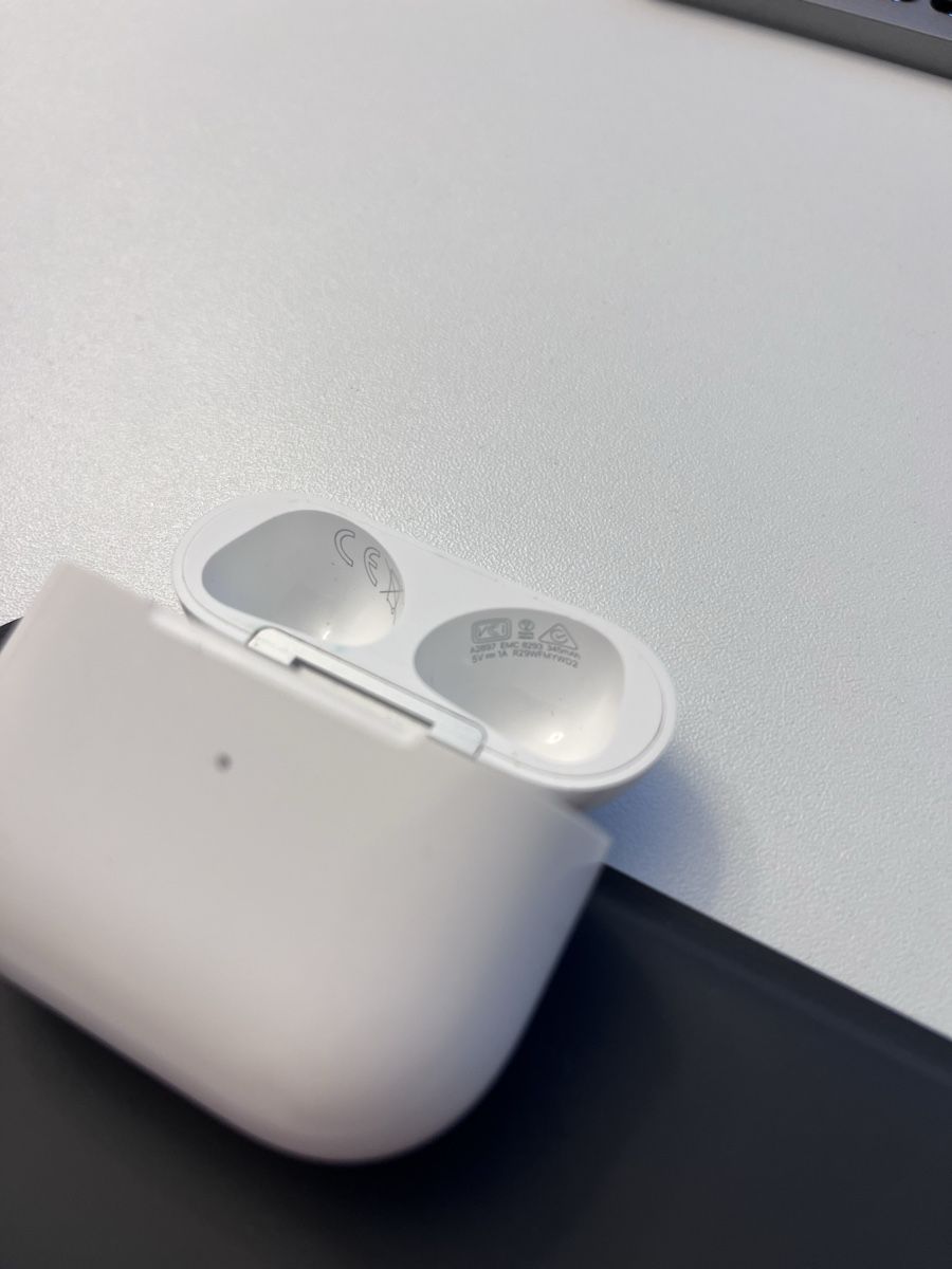 Apple Ladegerät: AirPods 3 Ladecase A2897 – Gebraucht aus Ballwil von lucky_wildiron 4