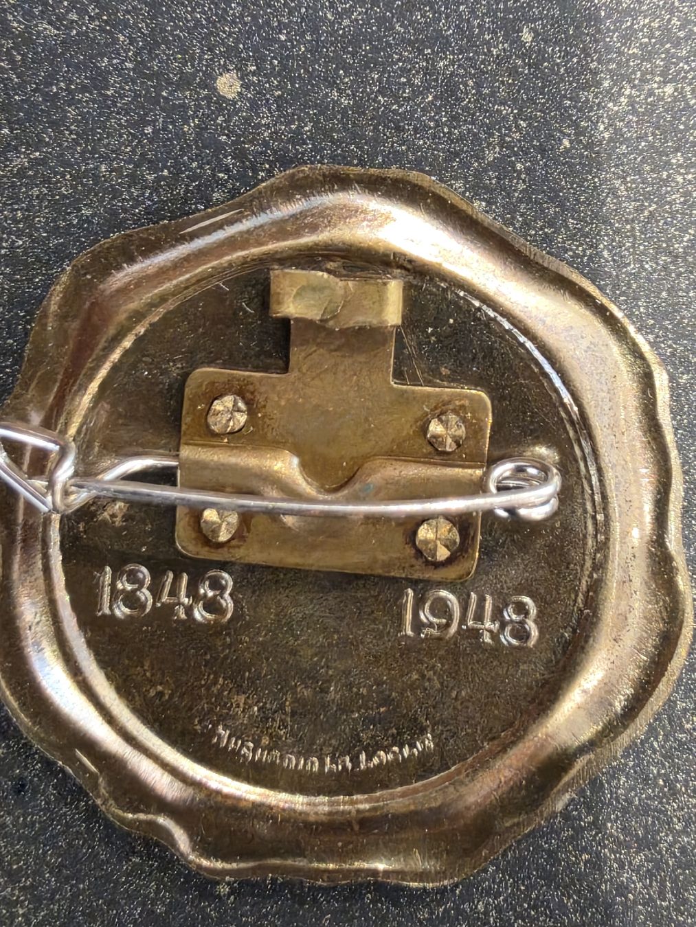 Spille & Fermagli: Schweizerische Eidgenossenschaft Gedenk-Brosche 1848-1948 – Usato da Oberuzwil venduto da Fundgrube36 1
