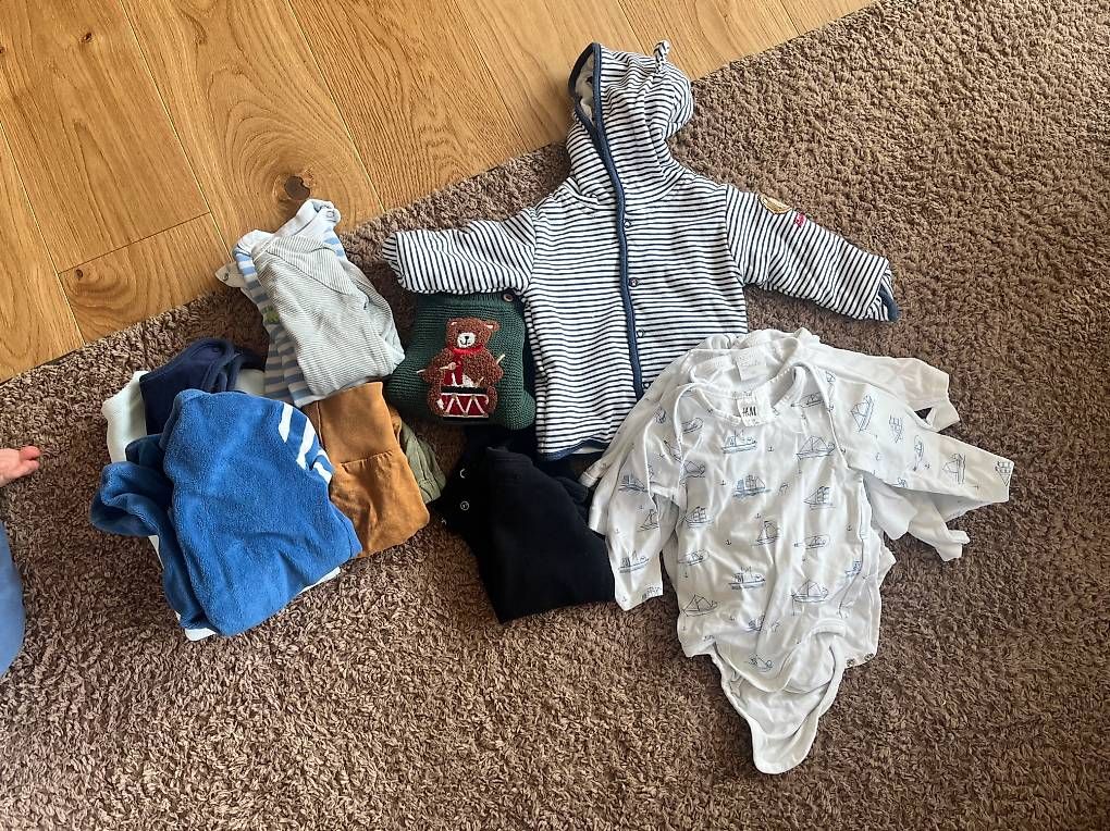 Lotti & Set di vestiti: Babykleider 50/56 – Usato da Brugg AG venduto da ohuggenberger