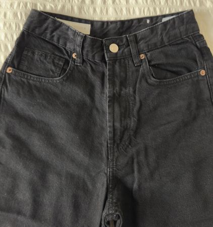 Schwarze Zara Jeans, Gr. 36, Top Zustand
