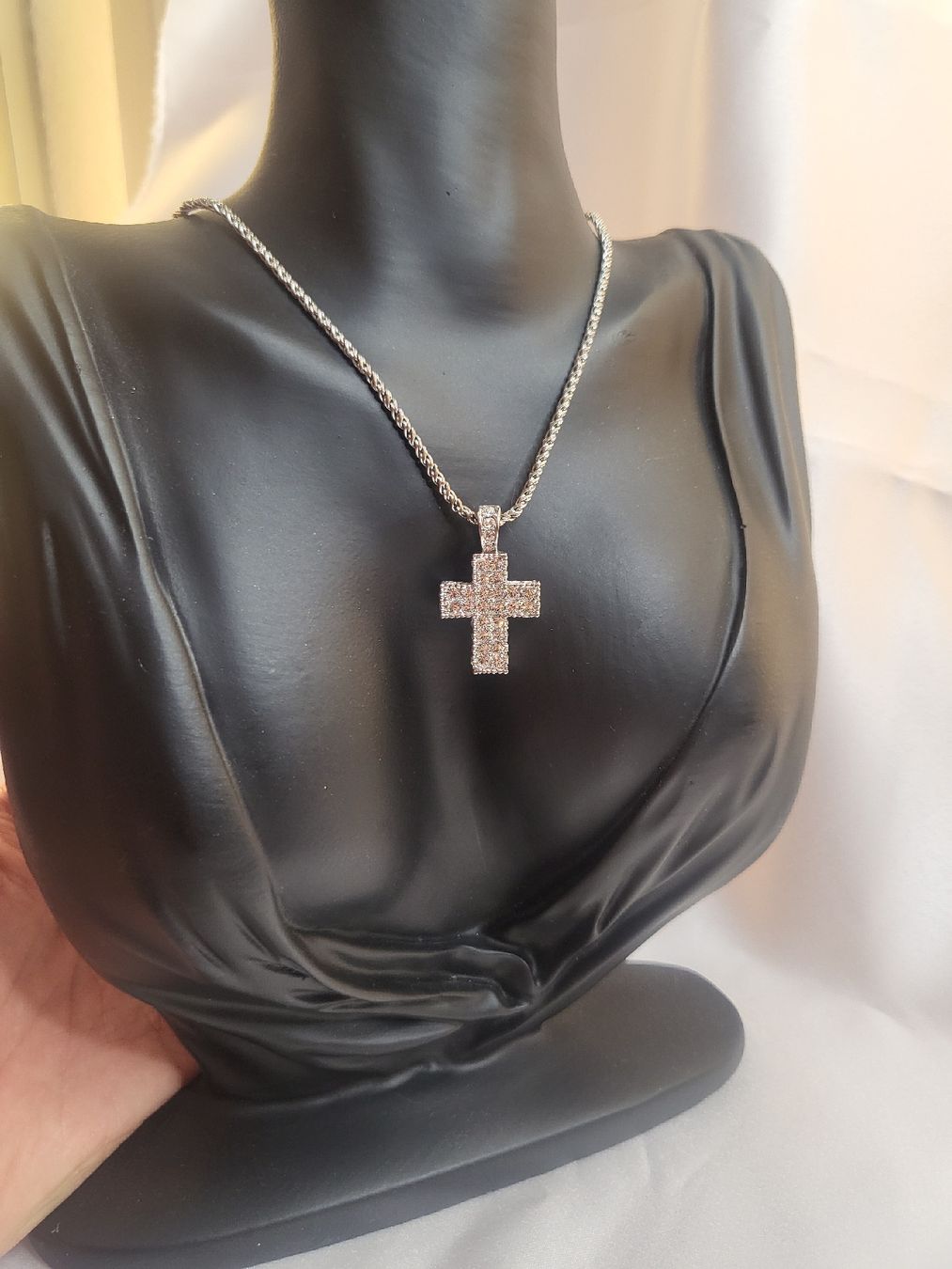 Swarovski Colliers: Swarovski Kreuz mit Kette – D'occasion à Hellbühl par d.d.d.125 5