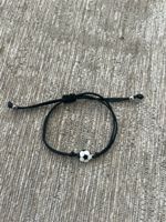 Bracelet cordon noir avec pendentif ballon de foot neuf