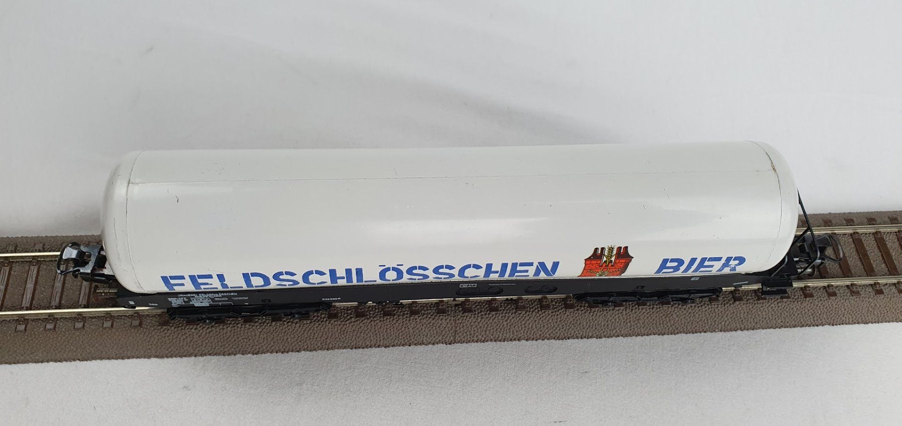 Märklin Modellini di ferrovie: Märklin 4632 SBB Kesselwagen "Feldschlösschen",Version: 1974 – Usato da Seon venduto da voAllBah 2