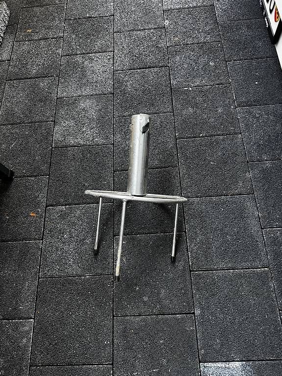 Autres: Sonnenschirmständer – D'occasion à Fahrni b. Thun par Joer1 2