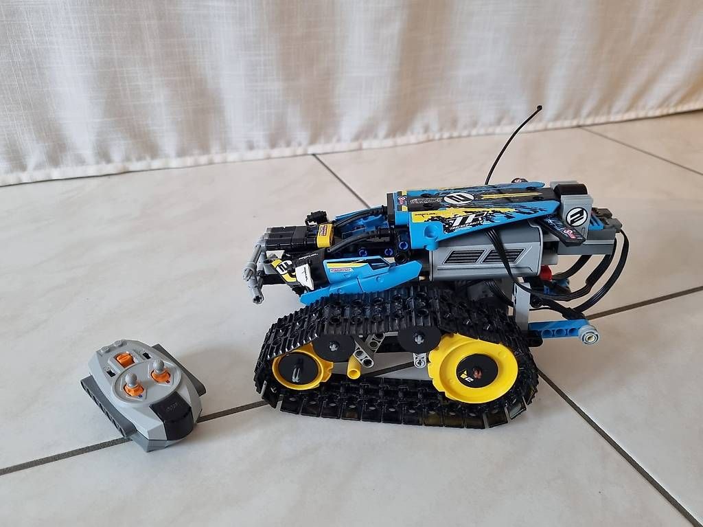 Jeux de construction: Lego Tecnic stunt racer 42095 – D'occasion à Pieterlen par Tobias2011 1