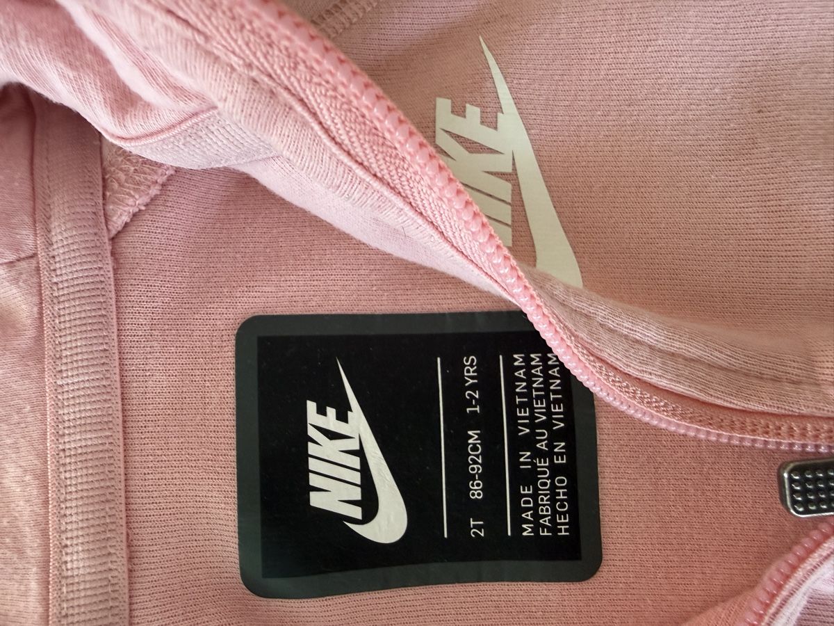 Nike Jumpsuits: Tuta Nike Fleece bimba – D'occasion à Bellinzona par mon_2wjn 4
