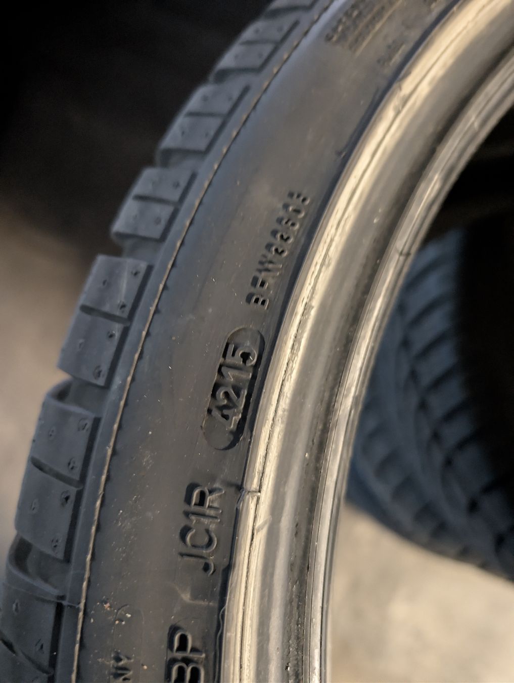 Dunlop Pneus & Kompletträder: Winterreifen  – Neu und originalverpackt aus Dürrenäsch von Pneu-Idris 3