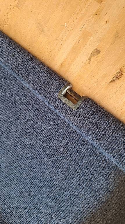 Tutti pezzi di ricambio auto: Opel Monza Heckablage/Heckabdeckung – Usato da Büttenhardt venduto da Gorgonoid 1