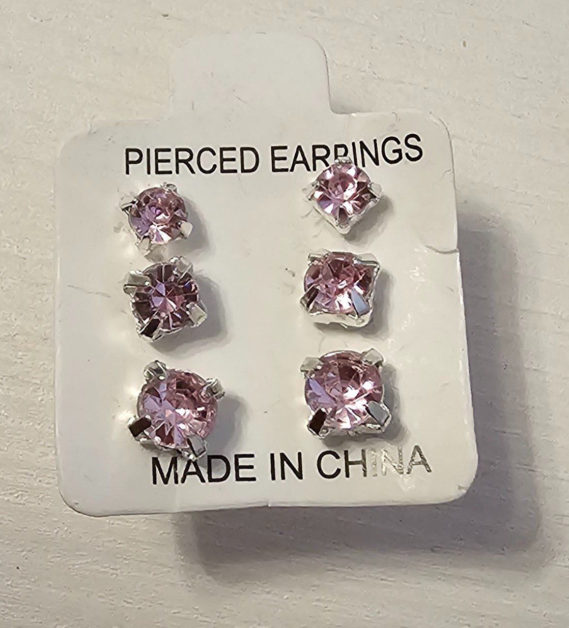 Orecchini pendenti & Orecchini a lobo: Neu! 3 x Steckohrringe mit eingefasstem Strass Rosa – Nuovo e nell'imballaggio originale da Füllinsdorf venduto da Sunnebliemli7