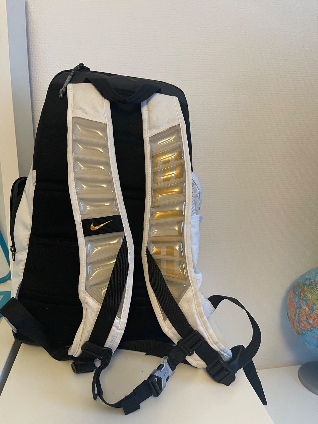 Nike Zaini: Original Nike Performance Rucksack, weiss, gold, schwarz – Usato da Rüti ZH venduto da MAMILU 4