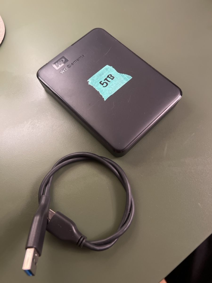 Western Digital Harddisks: WD Elements externe Festplatte 5TB schwarz mit Kabel – Gebraucht aus Edlibach von lar_snw9