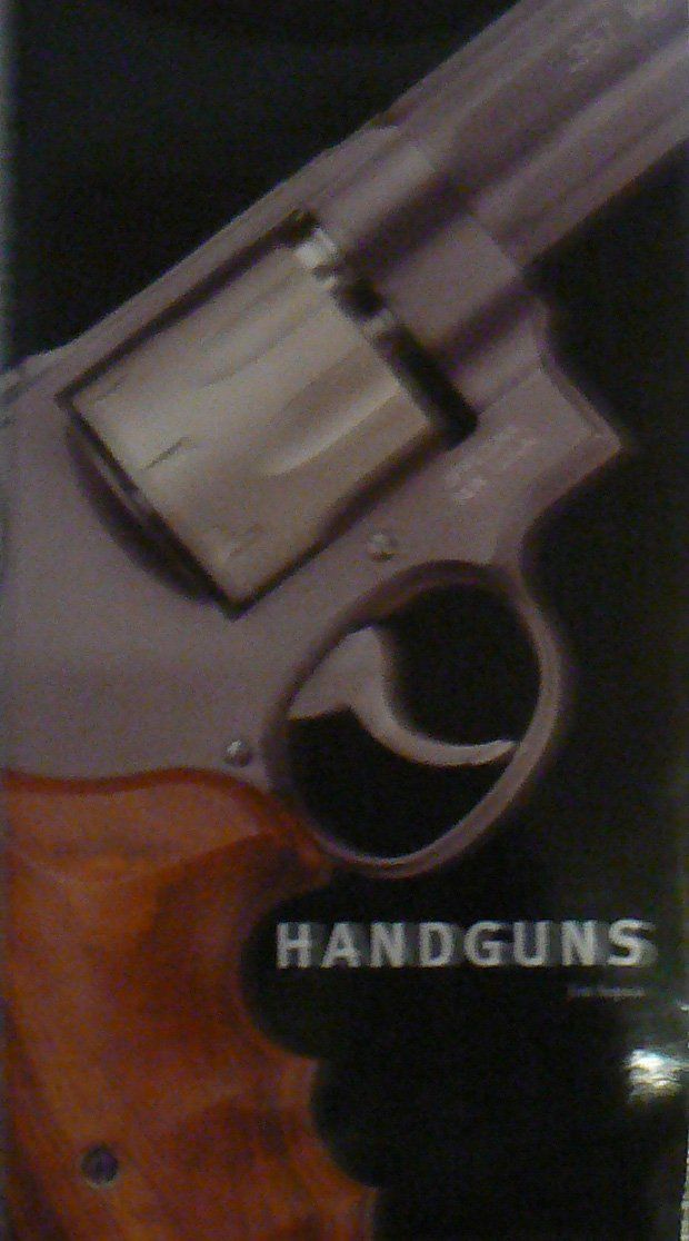 Libri: Handguns – Usato da Hüttikon venduto da Lexus-300