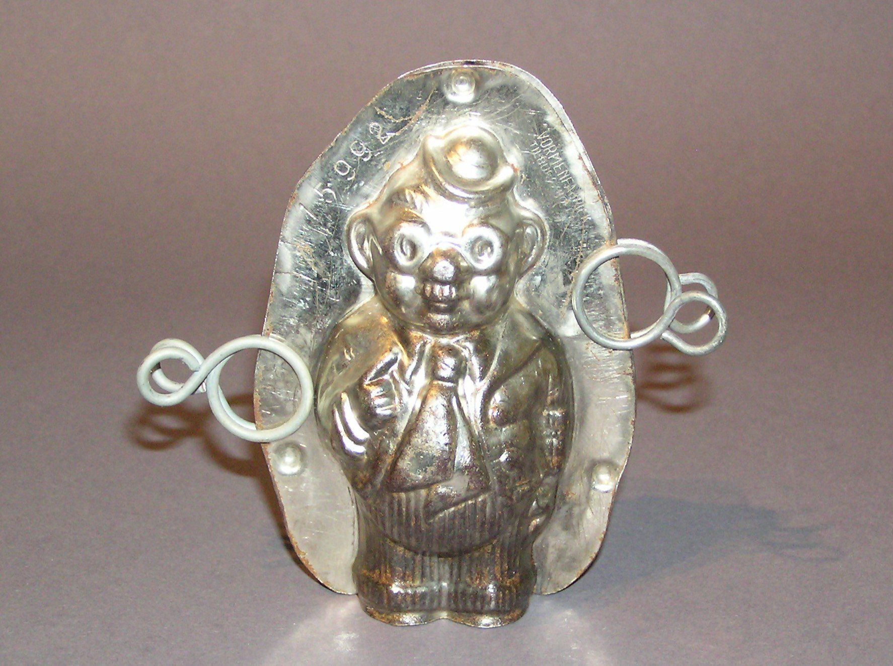 Statuette: ALTE SCHKOLADENFORM GIESSFORM FIGUR LUSTIGER MANN – Usato da Grenchen venduto da Antique-hunter
